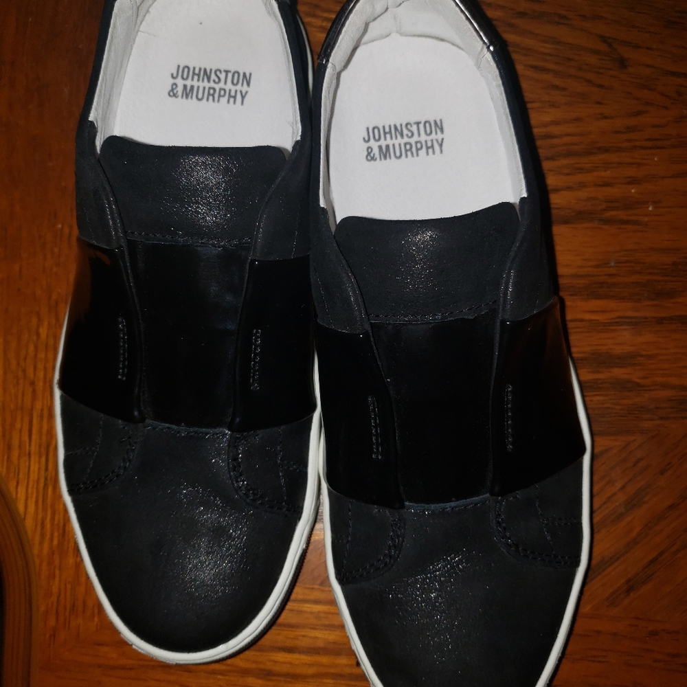 Johnson& Murphy slip on black sneaker